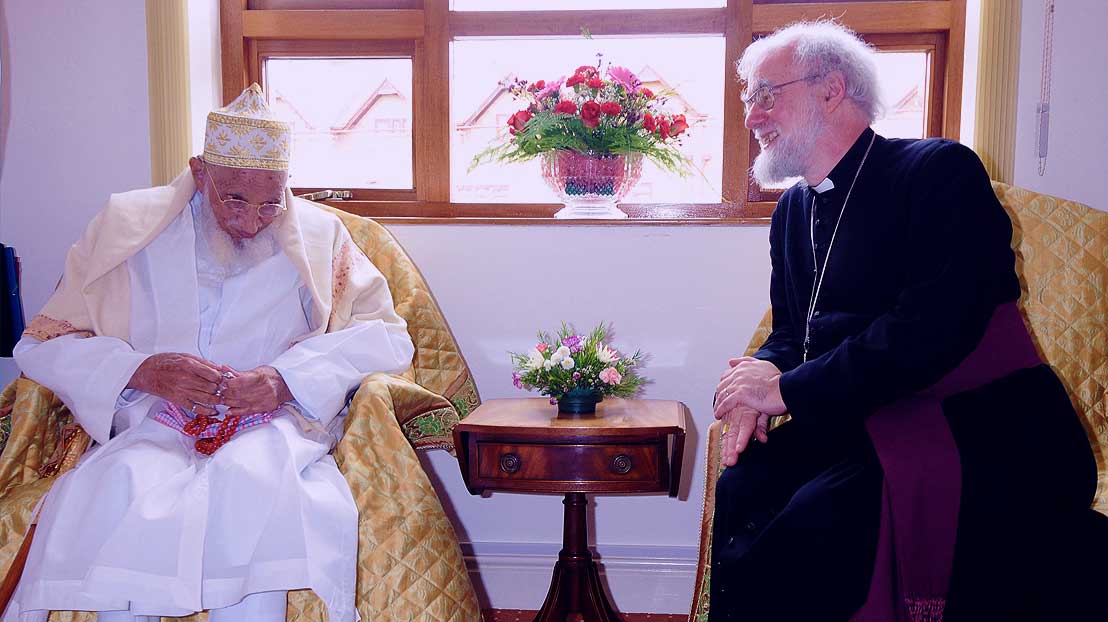 Williams in conversation with Burhanuddin, an Indian Islamic leader, in London (2010)